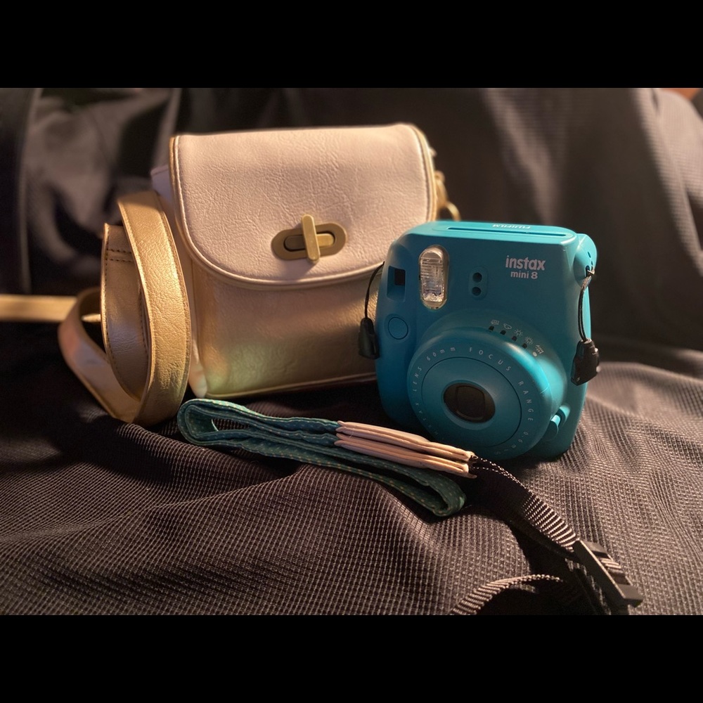 FUJIFILM instax mini 8, Case & Shoulder Strap. instax lens 60mm, focus range